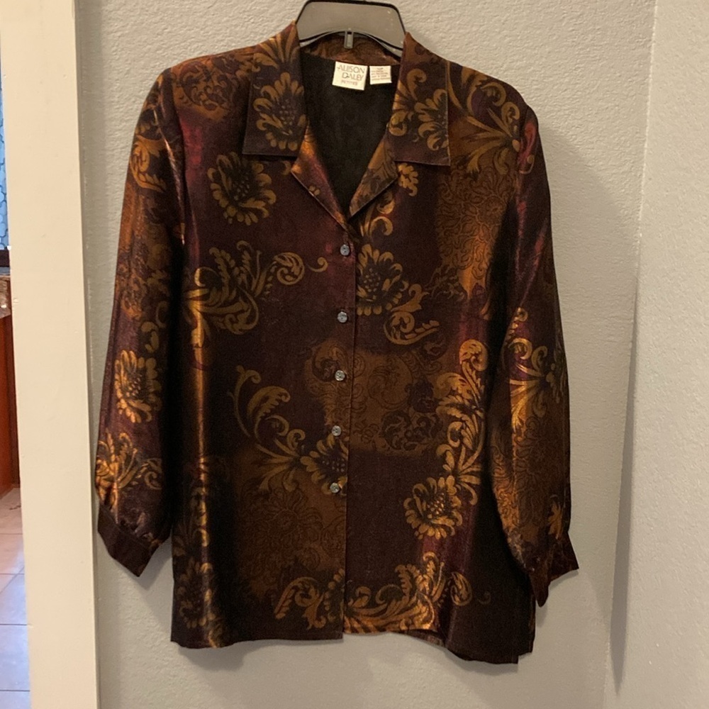 +vintage 80s metallic print button down